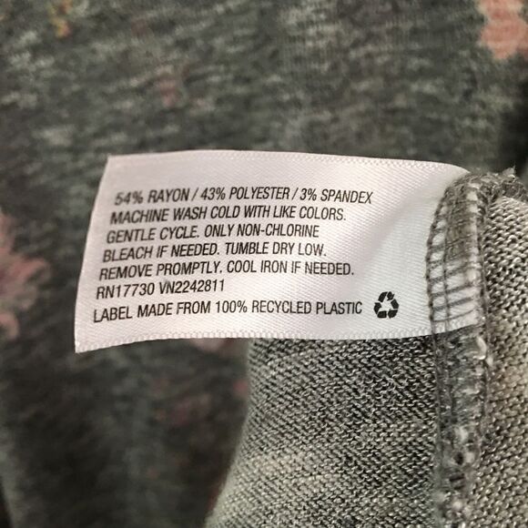 Isabel Maternity floral diagonal cut sweater M - Picture 4 of 5